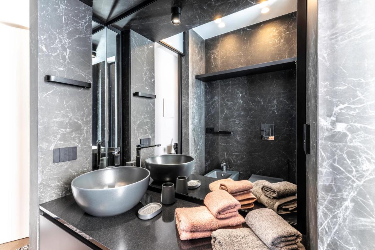 Vittoria'S Luxury Apartment Cagliari Esterno foto