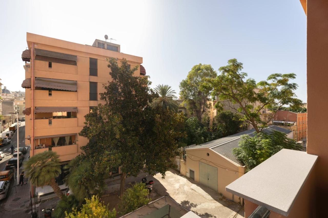 Vittoria'S Luxury Apartment Cagliari Esterno foto