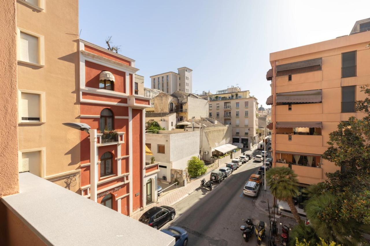 Vittoria'S Luxury Apartment Cagliari Esterno foto
