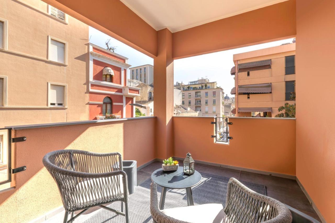 Vittoria'S Luxury Apartment Cagliari Esterno foto